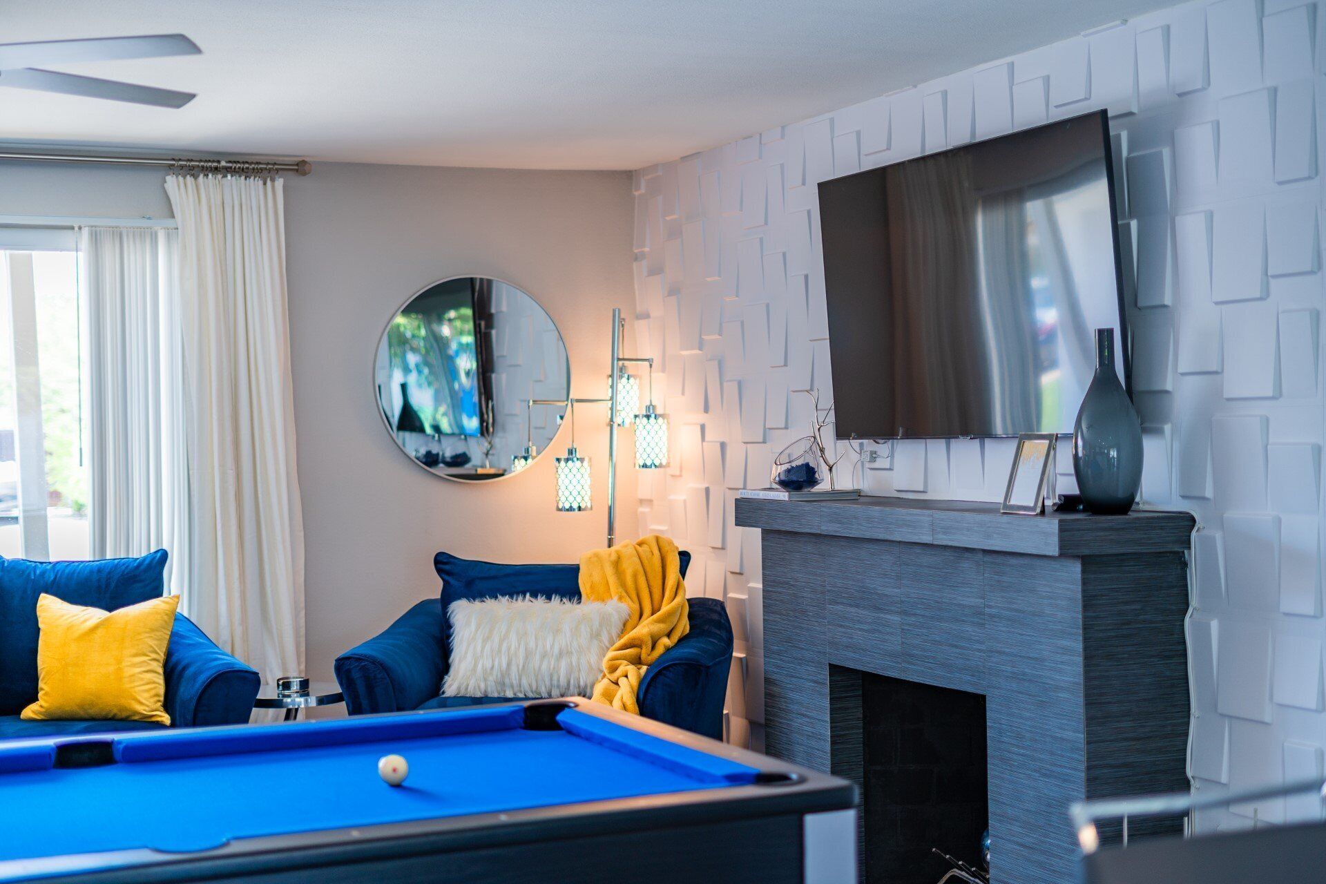 Starlight Pool Table & Hot Tub!