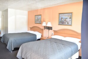 Desk, laptop workspace, free WiFi - Arlington inn (Arlington)