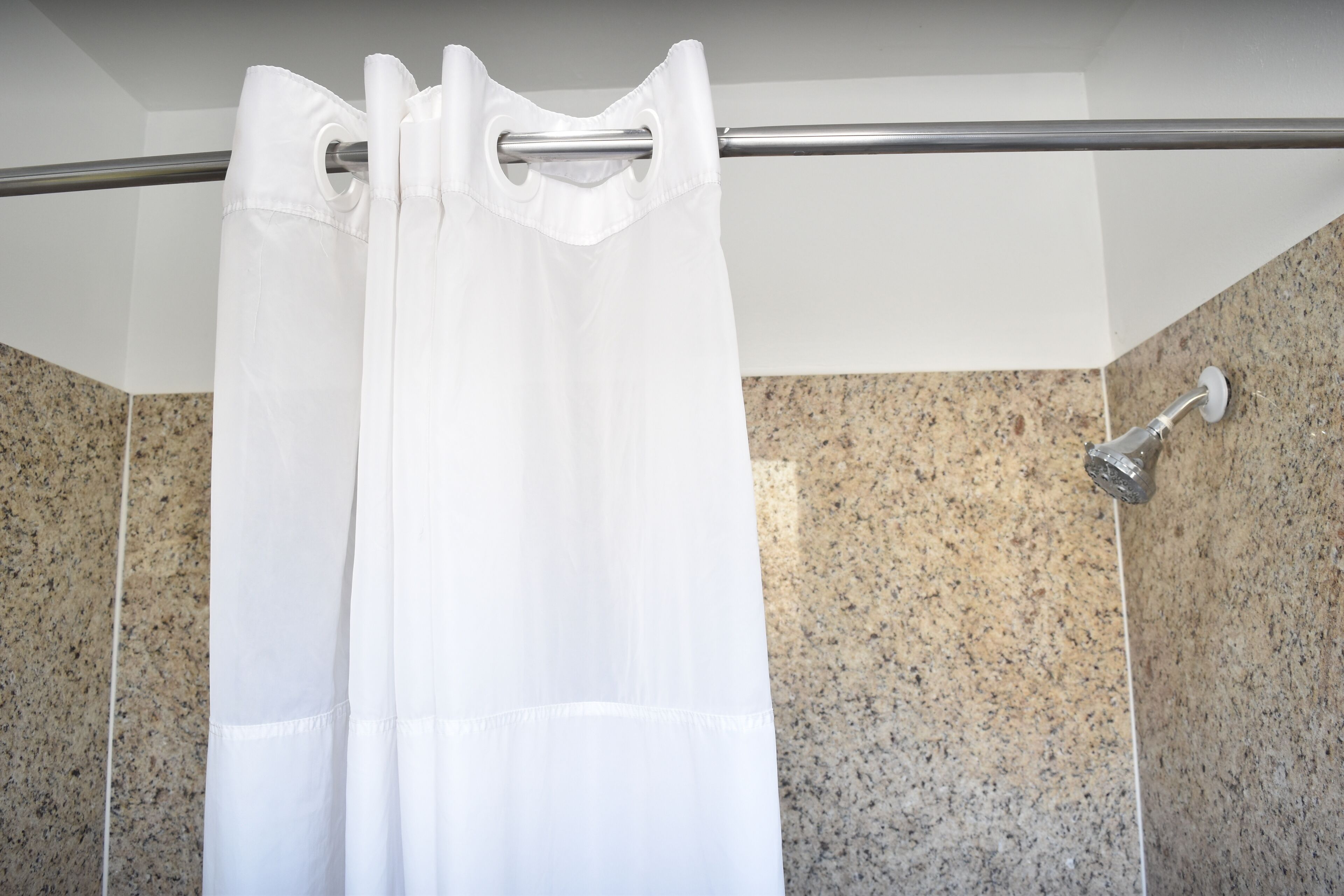 Combined shower/tub, towels, soap, shampoo