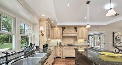 Welcoming Mansion Estate with AC, Pool and Backyard in Menlo Park