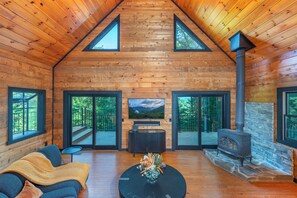 Smart TV, chimenea y tenis de mesa