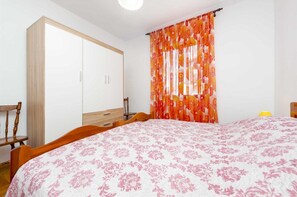 2 chambres, fer et planche à repasser, Wi-Fi gratuit, draps fournis