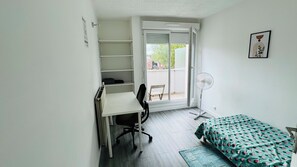 4 slaapkamers, een strijkplank/strijkijzer, wifi, beddengoed