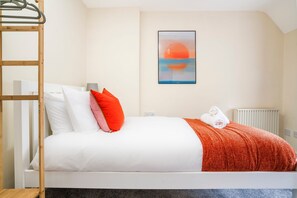 2 slaapkamers, een strijkplank/strijkijzer, gratis wifi, beddengoed
