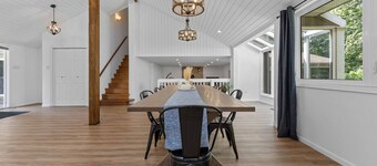 Lakeside Gem: Large 5 Bed 3 Bath Haven in Bancroft!