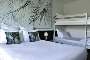 Habitación cuádruple familiar, para no fumadores, tina | Insonorización, tabla de planchar con plancha y wifi gratis 