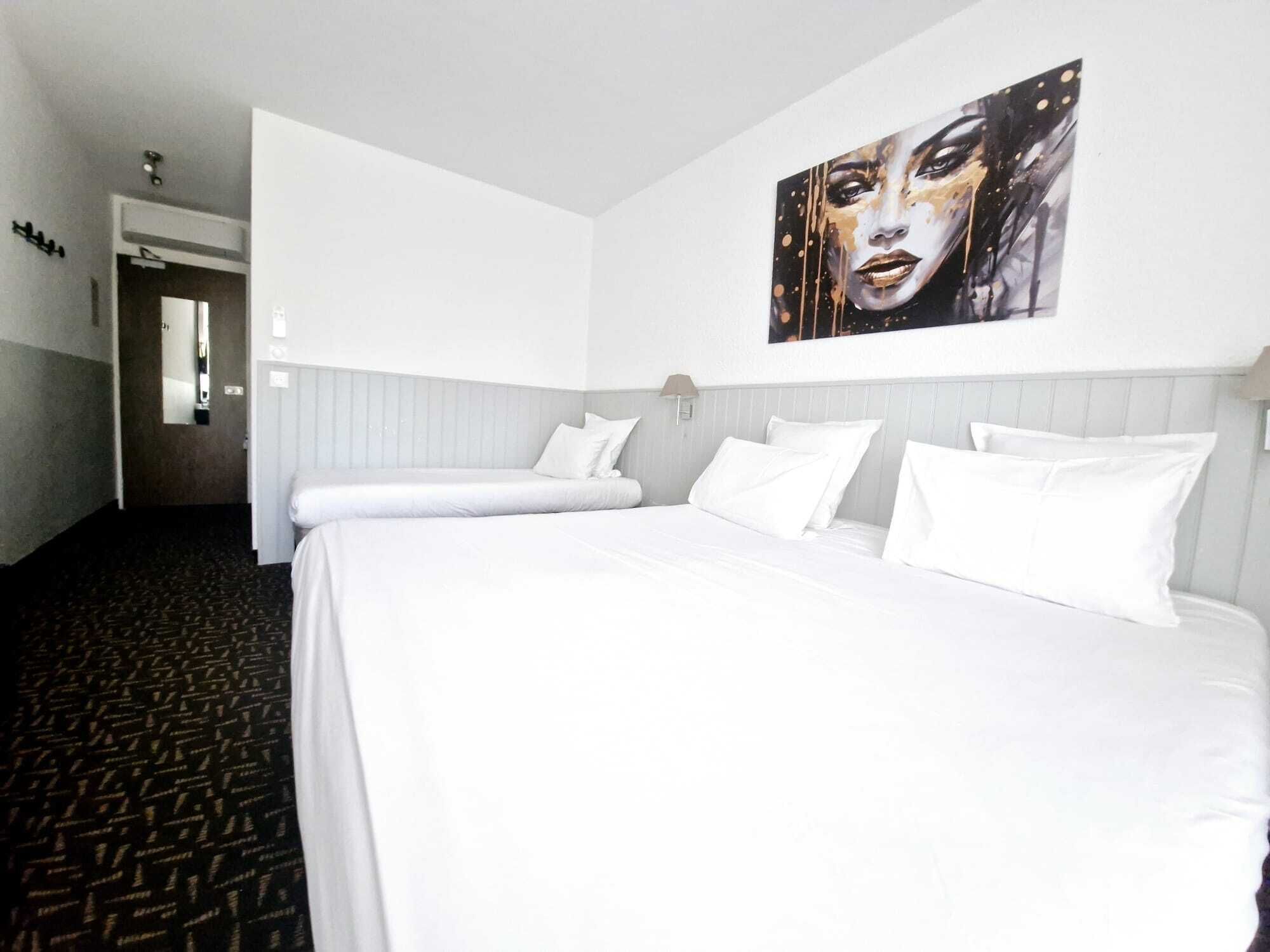Family Triple Room, Non Smoking, Bathtub | Soundproofing, iron/ironing board, free WiFi
