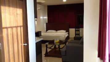 Individually furnished, desk, soundproofing, iron/ironing board