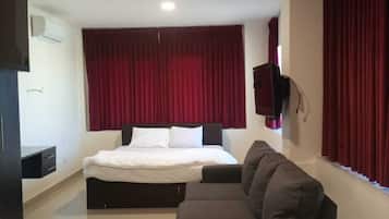 Muebles diferentes, escritorio y insonorización
