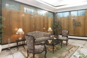 Unclassified image, 5 of 15, button - Sunette Tower Makati (Makati)