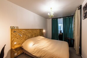 2 bedrooms, WiFi, bed sheets - Spacious apartment in the center of Chambéry - walking distance to the train station (Chambéry)