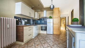 Réfrigérateur, four, plaque de cuisson, lave-vaisselle