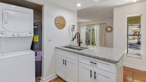 Interior - Hyde Park Condo - 2 b/2 ba - Location, Location, Location (Tampa)