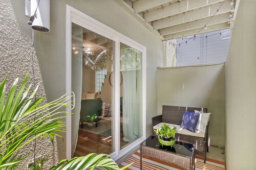Hyde Park Condo - 2 b/2 ba - Location, Location, Location