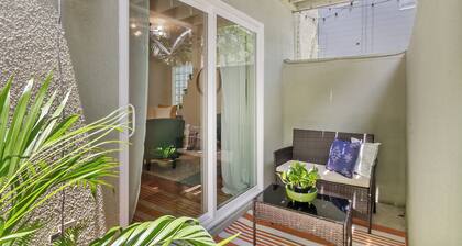 Hyde Park Condo - 2 b/2 ba - Location, Location, Location