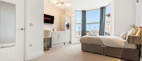 1 dormitori, planxa i posts de planxar, wifi i roba de llit