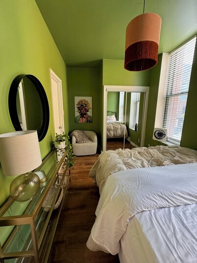 Cozy 1-bedroom in the heart of Des Moines, walking distance to many places! 