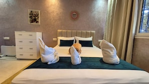 Suite Deluxe, vistas al jardín | Decoración individual, mobiliario individual, escritorio y wifi gratis