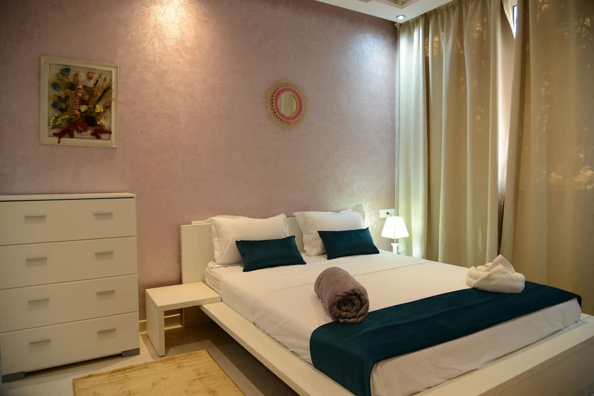 Suite Premium, vista al jardín | 1 habitación, decoración personalizada, muebles diferentes y escritorio