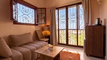 Suite Confort | Decoración individual, mobiliario individual, escritorio y wifi gratis