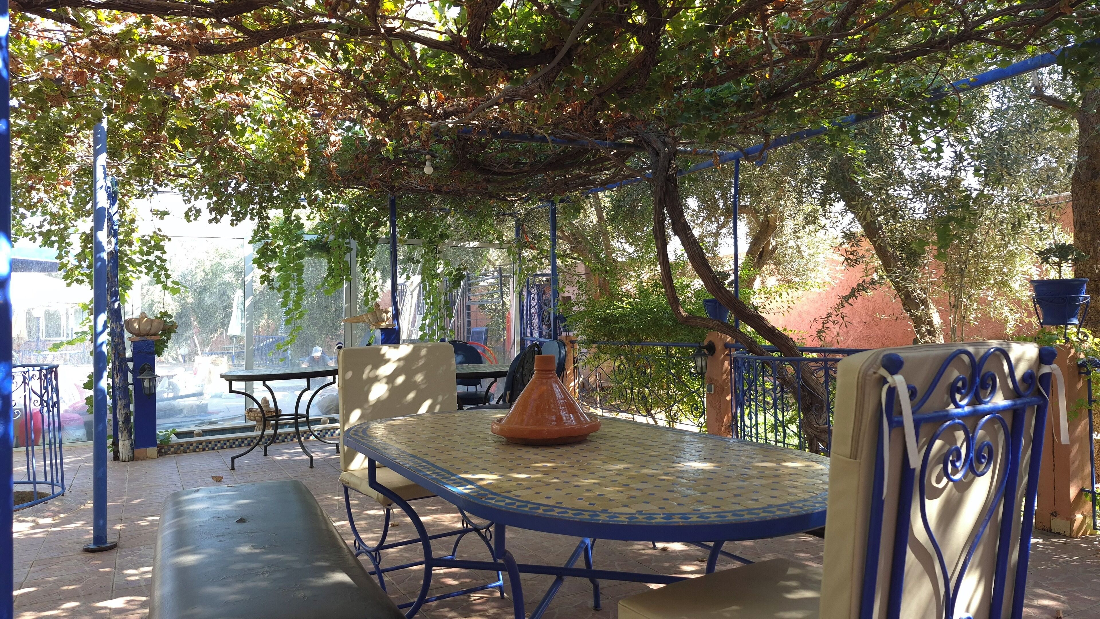 รับประทานอาหารกลางแจ้ง