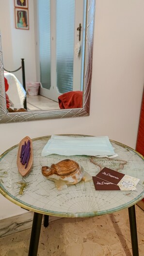 1 bedroom, desk, bed sheets - Il Ritrovo degli Artisti (Castrovillari)