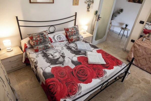 1 bedroom, desk, bed sheets