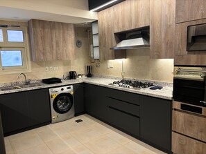 Microwave, oven, stovetop - Cozy Haven Apartment (Cairo)