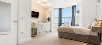 Beachfront Aparthotel, Seaview Apartment with free parking #1

