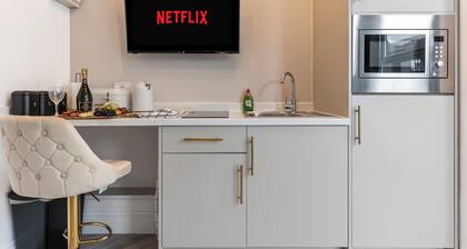 Beachfront Aparthotel, Seaview Apartment with free parking #1