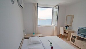 Iron/ironing board, Internet, bed sheets - Beachfront Apartments Tamarix - Studio Apartment 3 (Posedarje)