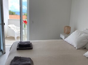 3 slaapkamers, een strijkplank/strijkijzer, wifi, beddengoed