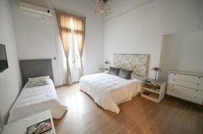 City Apartment | Laptop workspace, iron/ironing board, free WiFi, bed sheets - Art House Charcas (Buenos Aires)