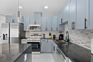 舒適獨棟房屋, 4 間臥室, 非吸煙房 | 私人廚房 | 咖啡機/沖茶器、餐桌