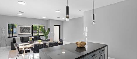 Comfort-Haus, 4 Schlafzimmer, Nichtraucher | Eigene Küche | Wasserkocher mit Kaffee-/Teezubehör, Esstisch