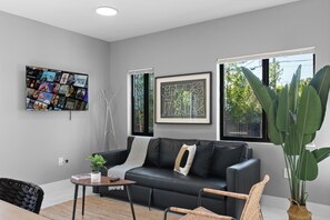 舒適獨棟房屋, 4 間臥室, 非吸煙房 | 起居區 | 平面電視