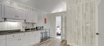 Pet-Friendly Picayune Tiny Home Near Space Center!