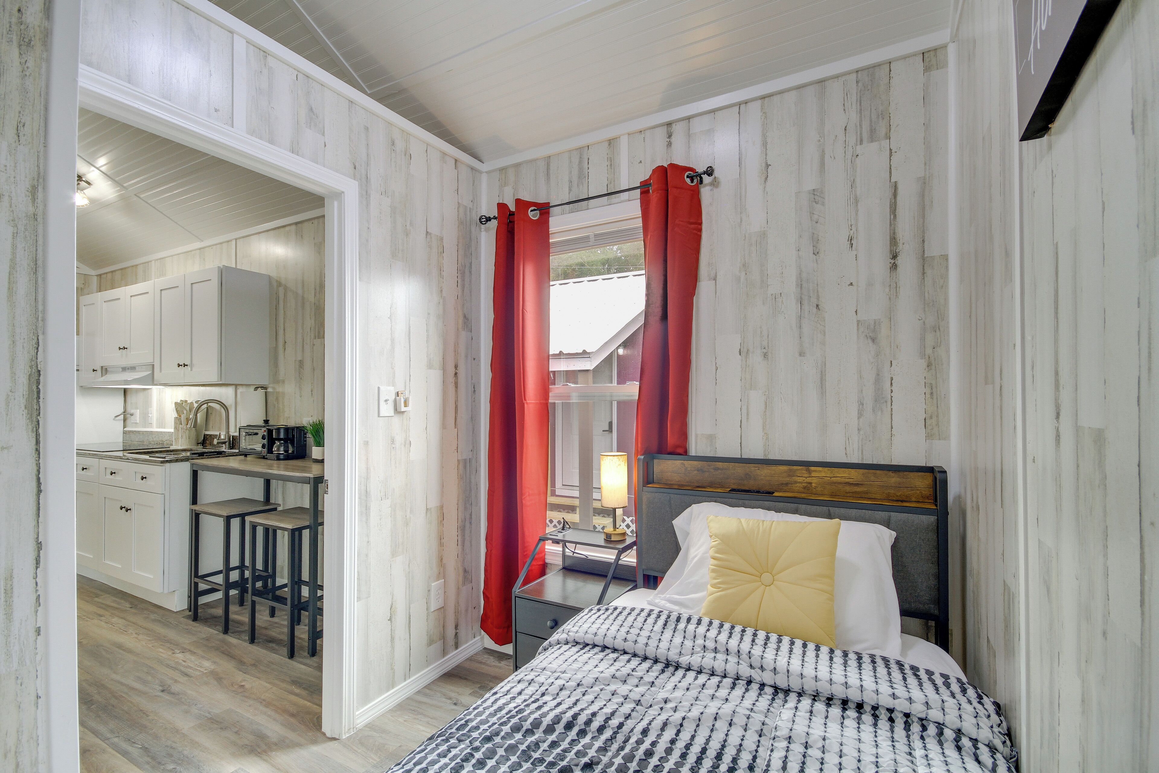 2 chambres, fer et planche à repasser, Wi-Fi, draps fournis