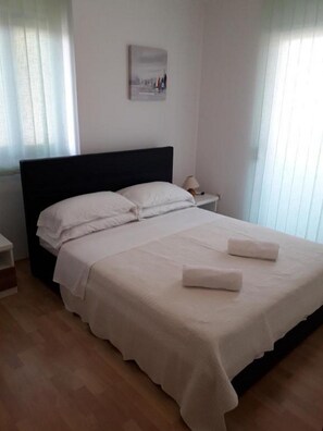 2 bedrooms, Internet, bed sheets