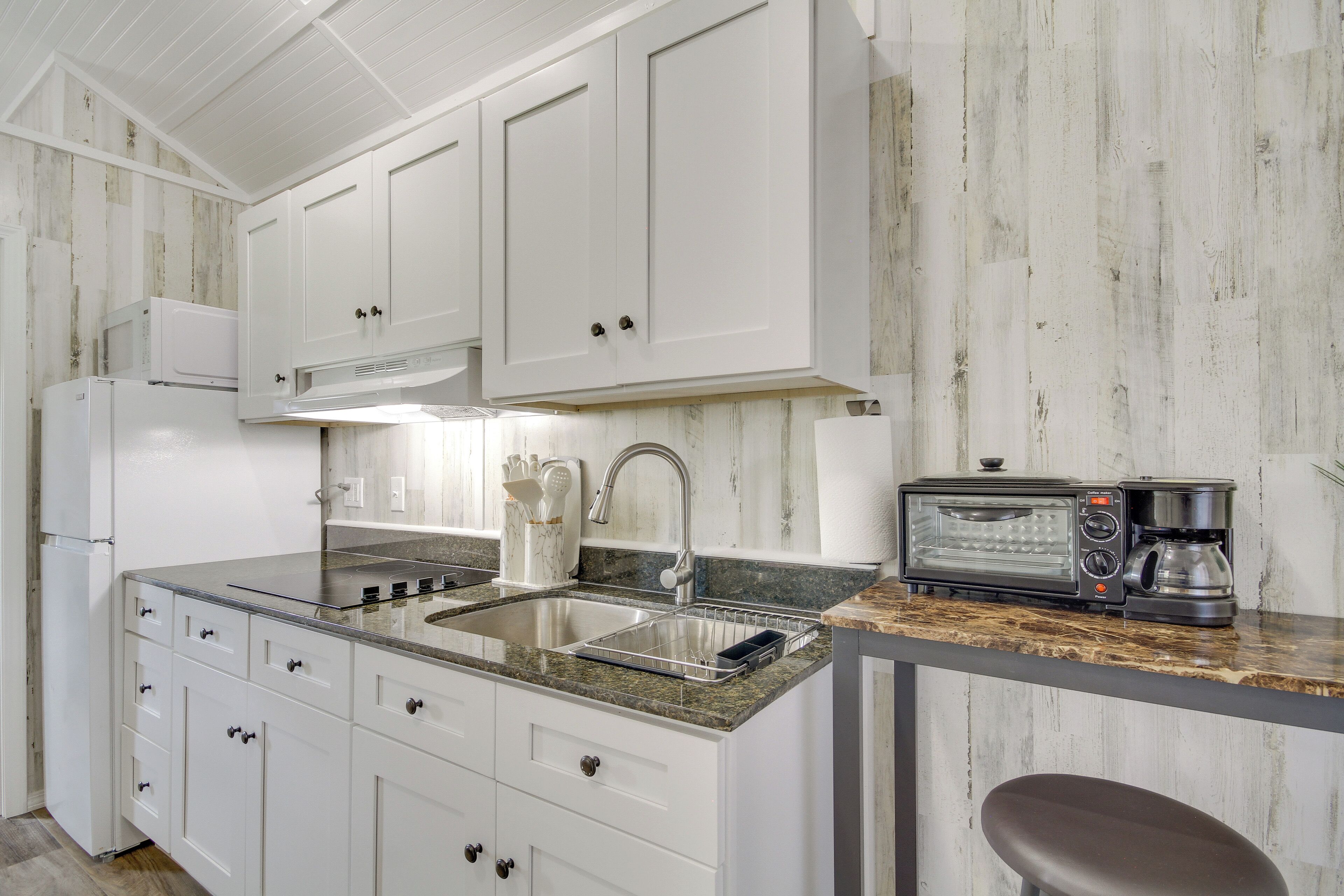 Kitchenette | Cooking Basics | 4-Burner Stovetop