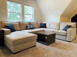 Smart-TV, Kamin, Videospiele, Stereoanlage