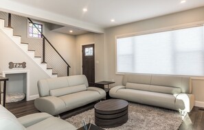 Smart-TV, Kamin, Videospiele, Stereoanlage