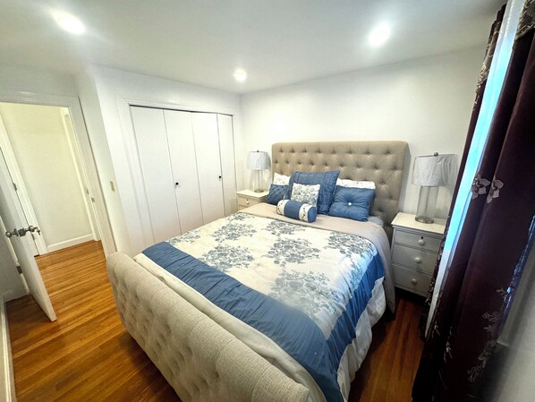 3 habitaciones, tabla de planchar con plancha, wifi y ropa de cama