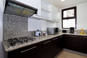 Superior Apartment, Courtyard View | Private kitchen | Full-size fridge, microwave, coffee/tea maker, electric kettle - BAY VIEW HOUSE  (Puerto Ayora)