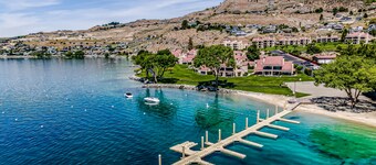Lakeside condo with gas grill, shared pools, Wifi and W/D
