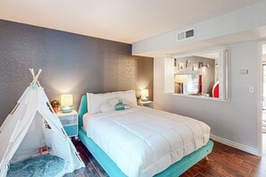 1 habitación, tabla de planchar con plancha, cuna de viaje y internet 