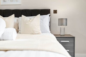 Room - Stylish 2 Bed Apartment - Smart TV - WIFI -  Jewellery Quarter (Birmingham)