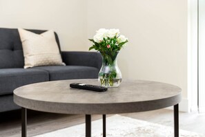 Living area - Stylish 2 Bed Apartment - Smart TV - WIFI -  Jewellery Quarter (Birmingham)