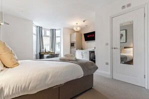 1 bedroom, iron/ironing board, WiFi, bed sheets - Beachfront Aparthotel, Deluxe Apartment with free parking #3 (Redcar)