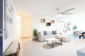 Smart TV - Modern Comfort in Central Isla Verde (Carolina)